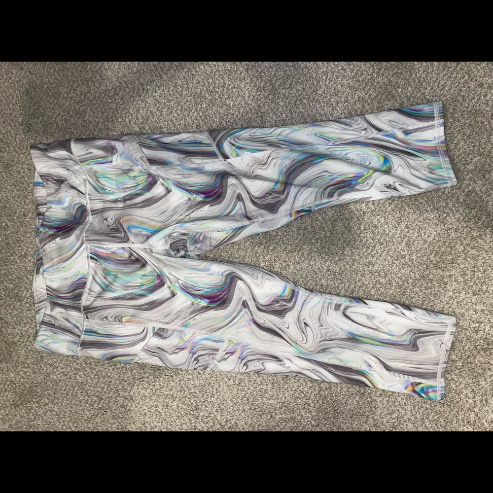 Oil Spill Cropped Leggings